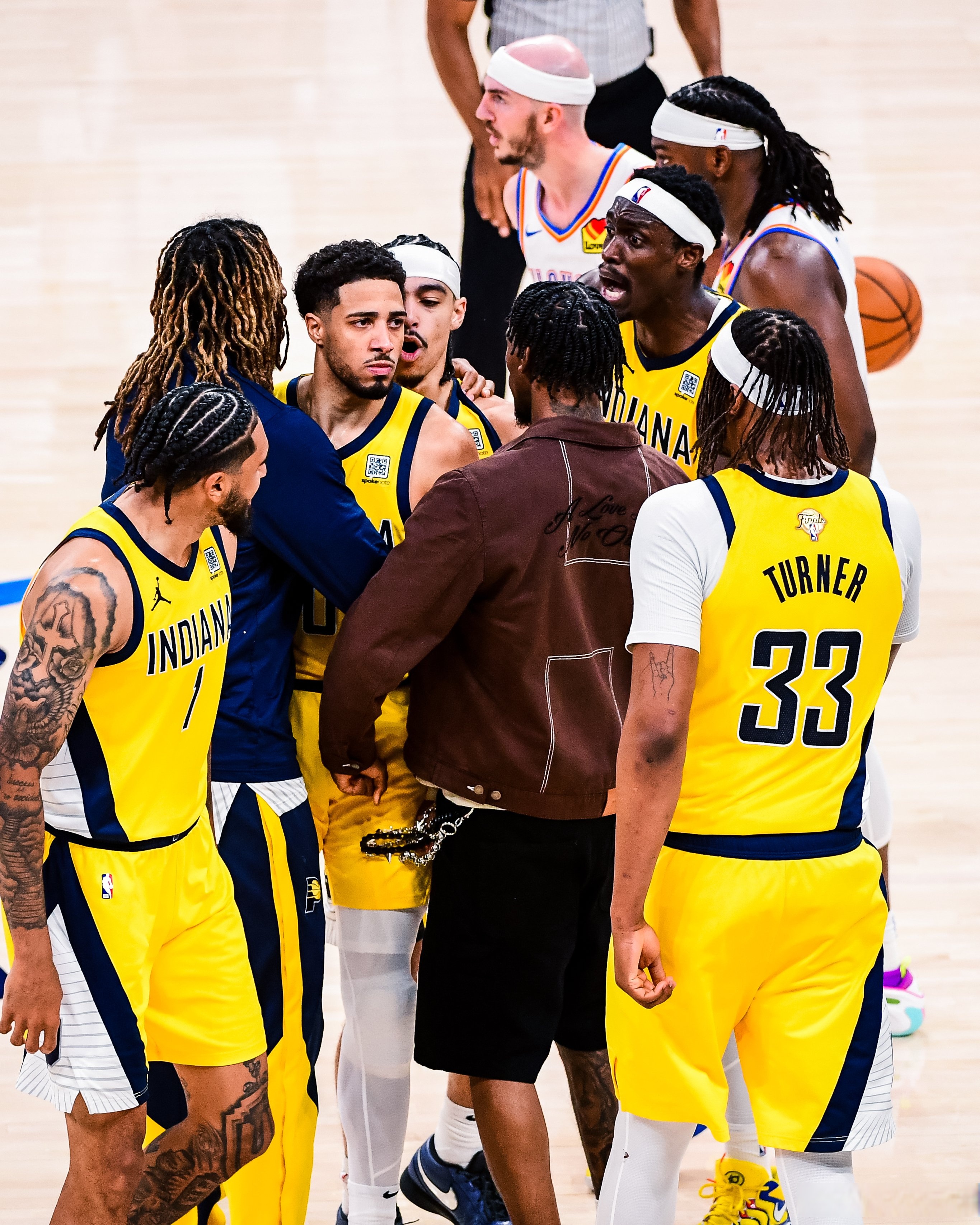 开云下载-上海队完胜步行者，麦科勒姆统治全场